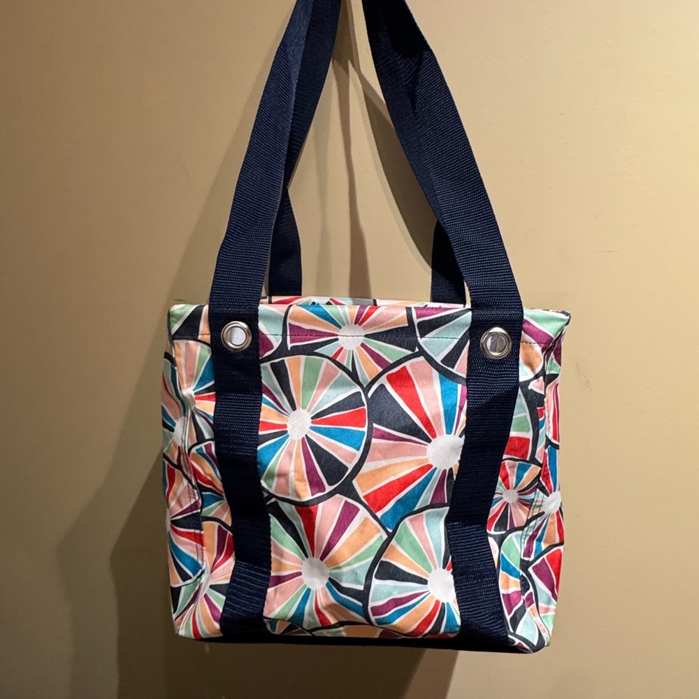 Thirty One Utility Tote in Pinwheel Pattern. EUC
